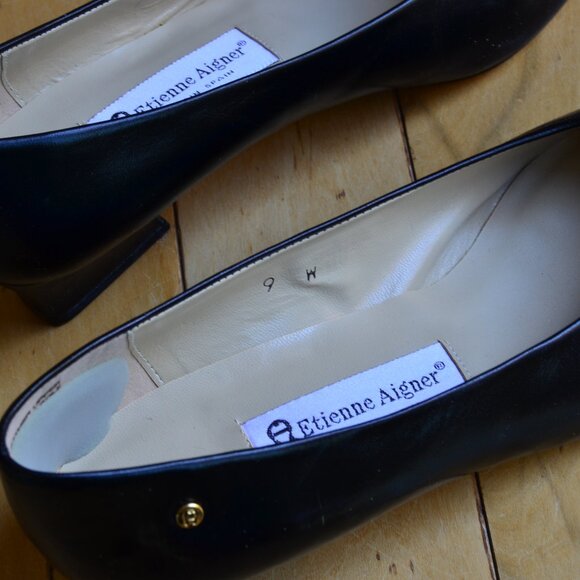 Vintage Etienne Aigner Madrid Leather Heels in Classic Black Size 9 - Picture 11 of 13